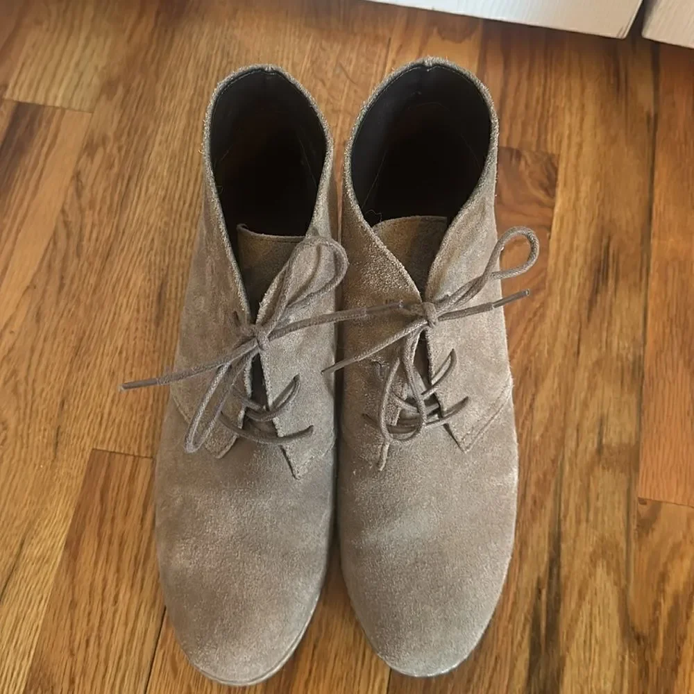 Bjorndal Womens Rachel Wedge Heel Chukka Bootie Shoes Booties Taupe 8.5